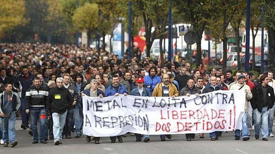 Más de dos mil trabajadores del metal salieron esta mañana a las calles de Vigo