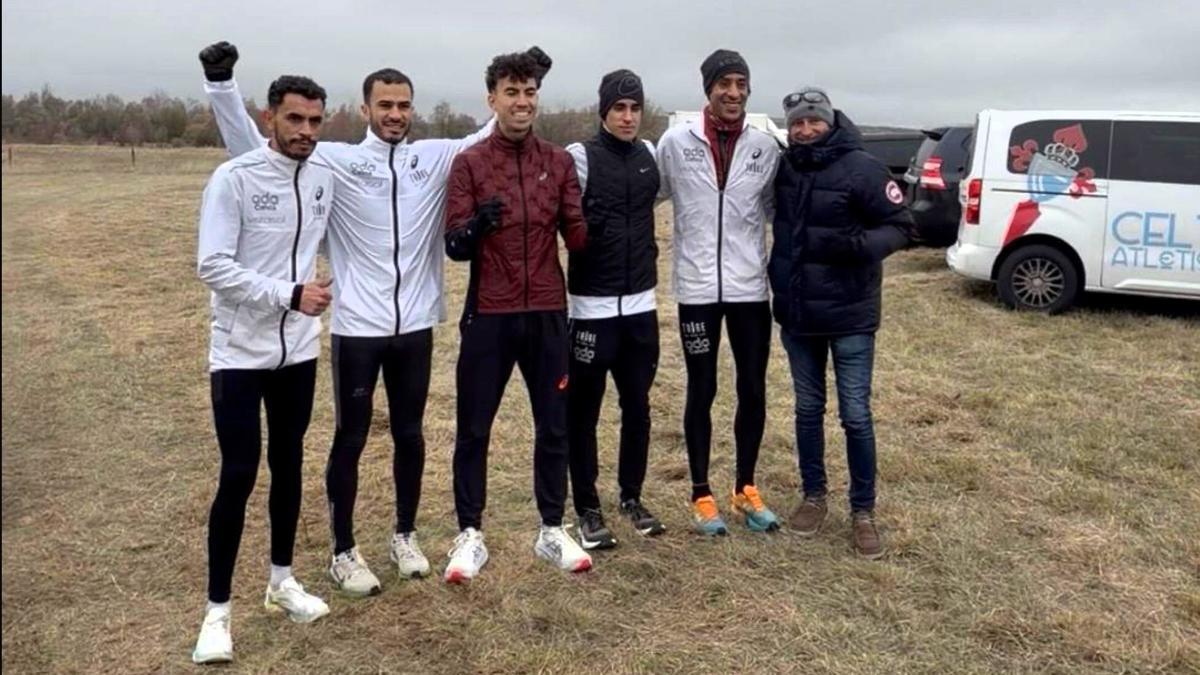 Los atletas del ADA Calvià, junto al técnico Jhony Ouriagly