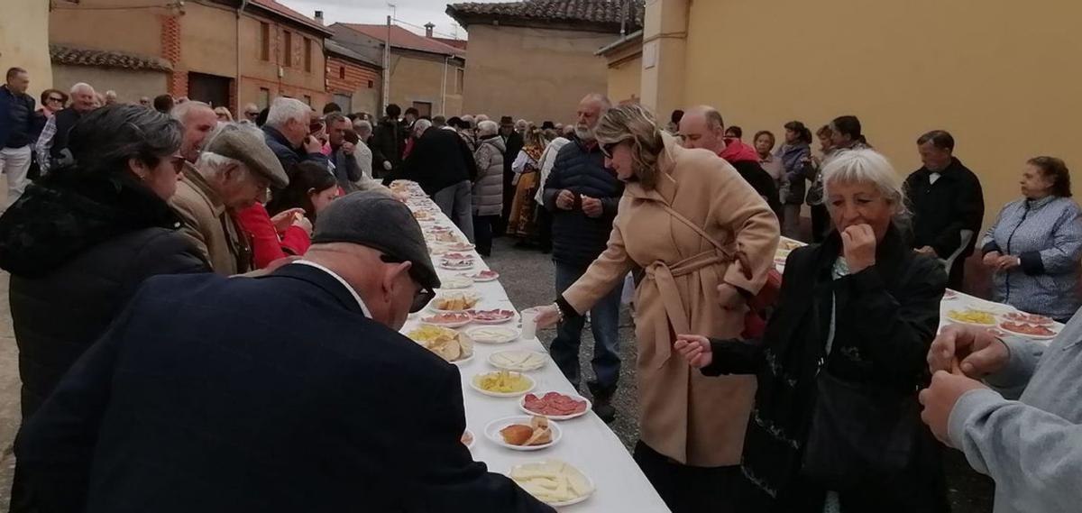La lluvia obliga a suspender la romería de la Virgen del Valle | E. P.