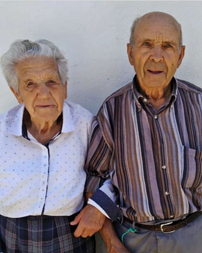 Una pareja de ancianos de Villarino. | Ch. S. 