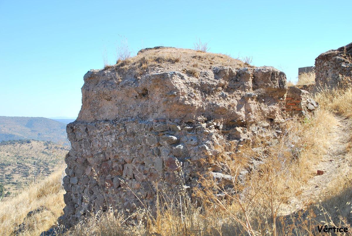 Restos del castillo de Obejo.