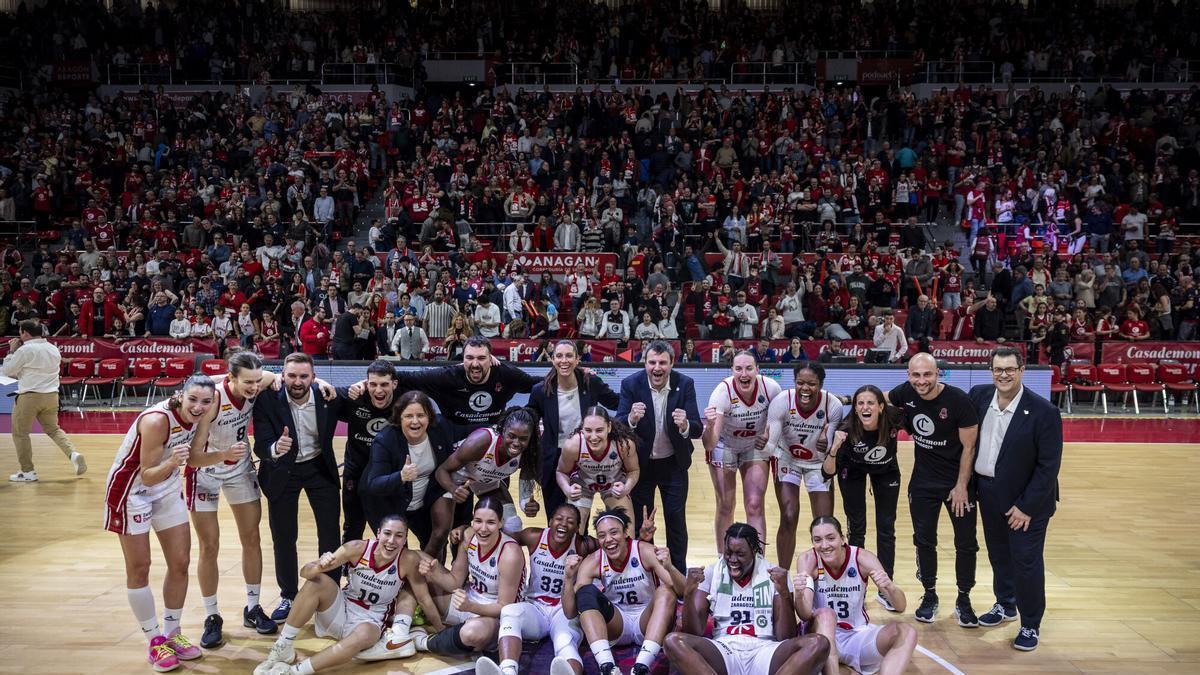 El Casademont Zaragoza celebrando su pase a la final six de la Euroleague Women