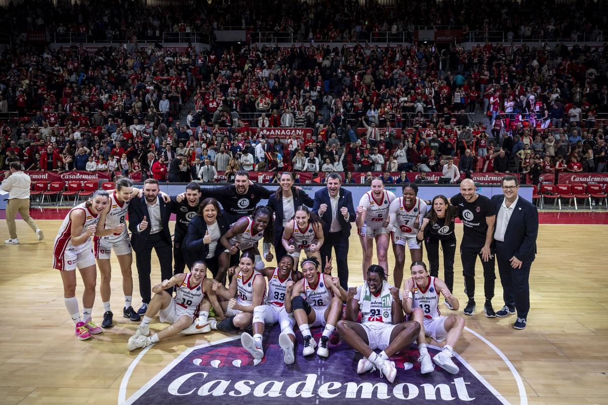 El Casademont Zaragoza celebrando su pase a la final six de la Euroleague Women