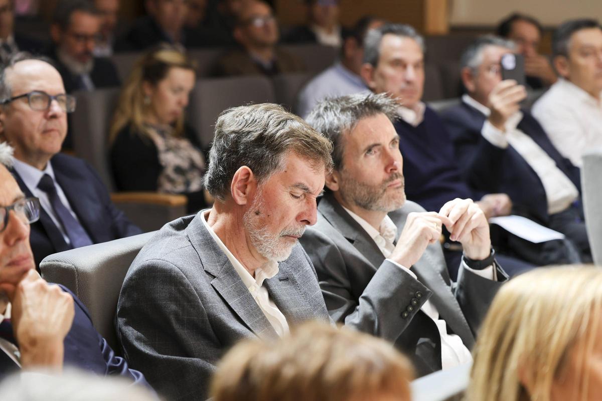 Asistentes al acto en la sede de la CEV