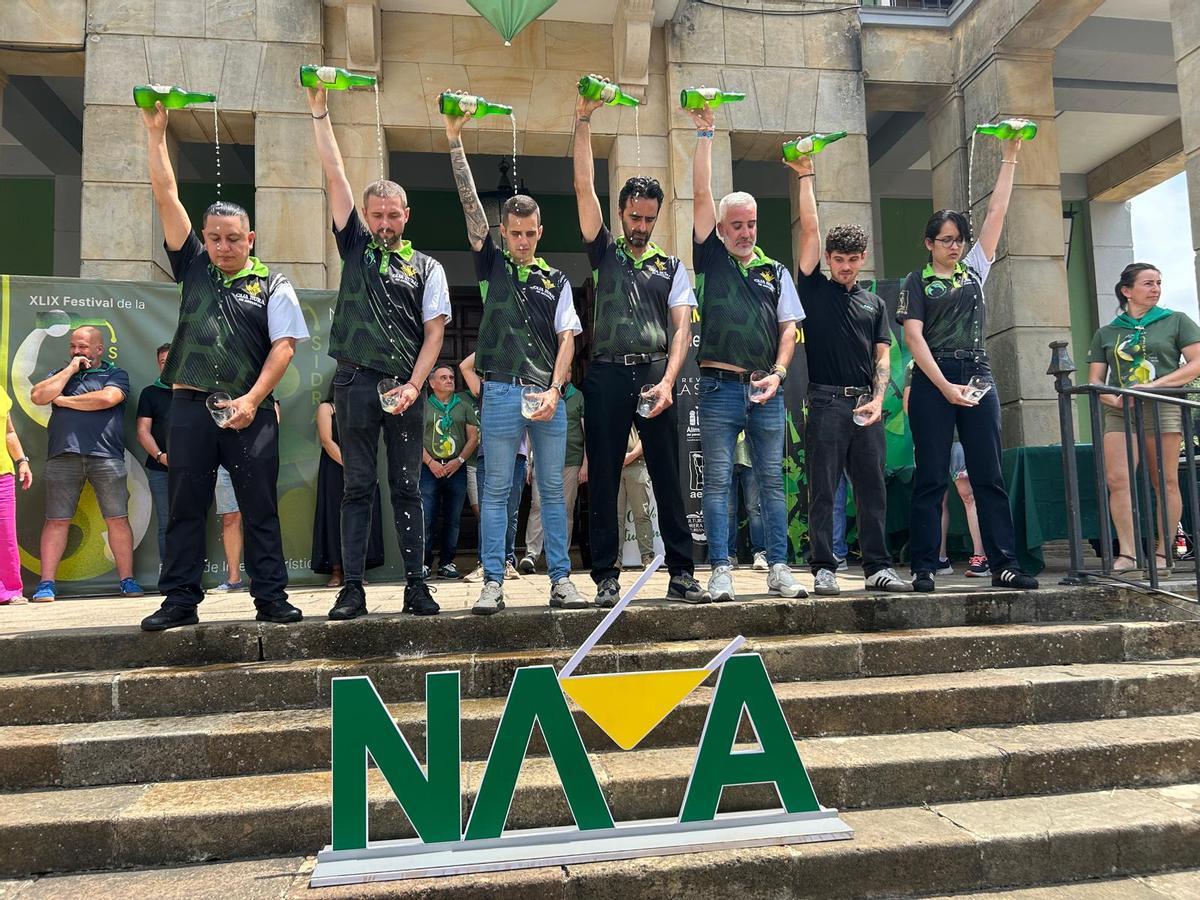 EN IMÁGENES: Concurso de escanciadores del Festival de la Sidra de Nava EN IMÁGENES: Concurso de escanciadores del Festival de la Sidra de Nava