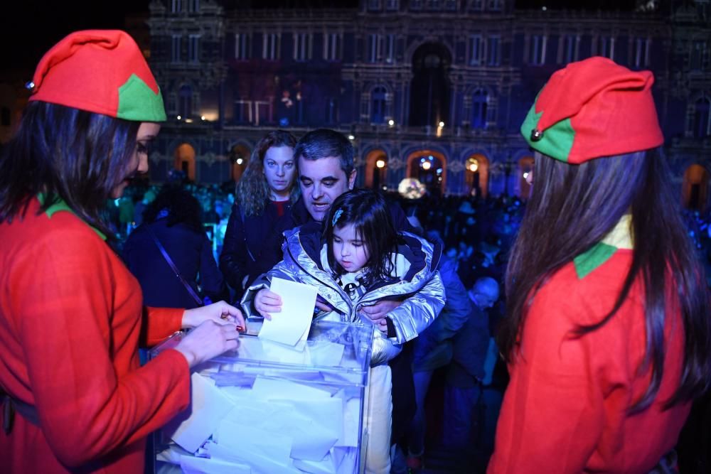 Navidad en A Coruña | Encendido del alumbrado navideño en María Pita