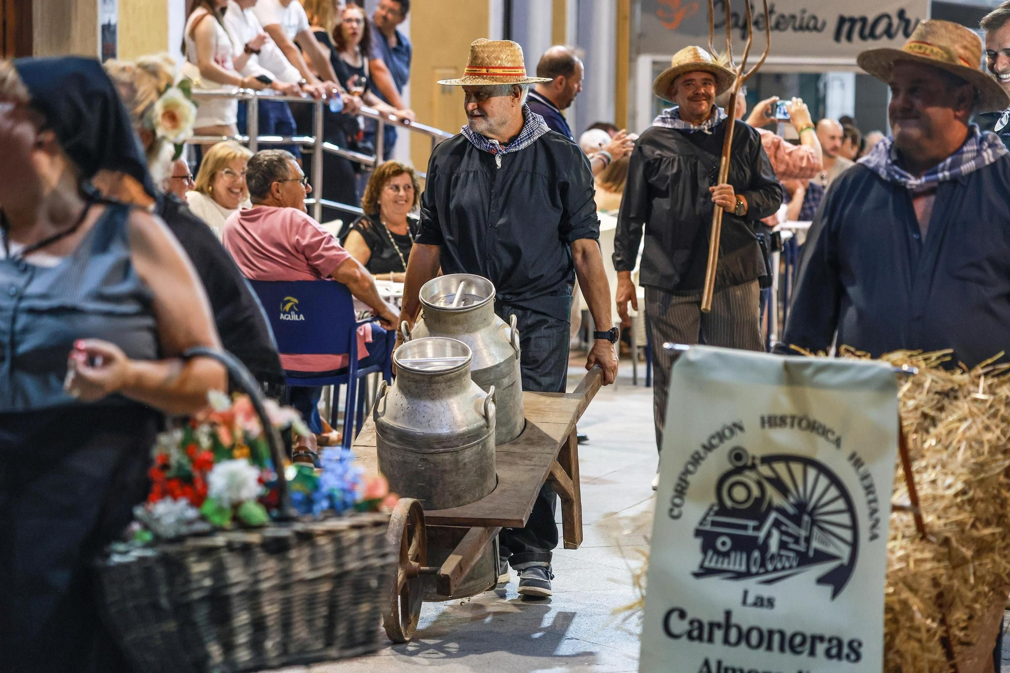Aquí están las mejores fotos del bando de las fiestas de Almoradí 2025