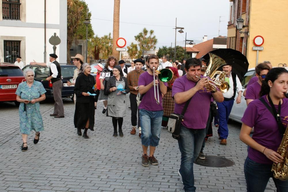 Llegada a Candás de los participantes en la semana de teatro costumbrista