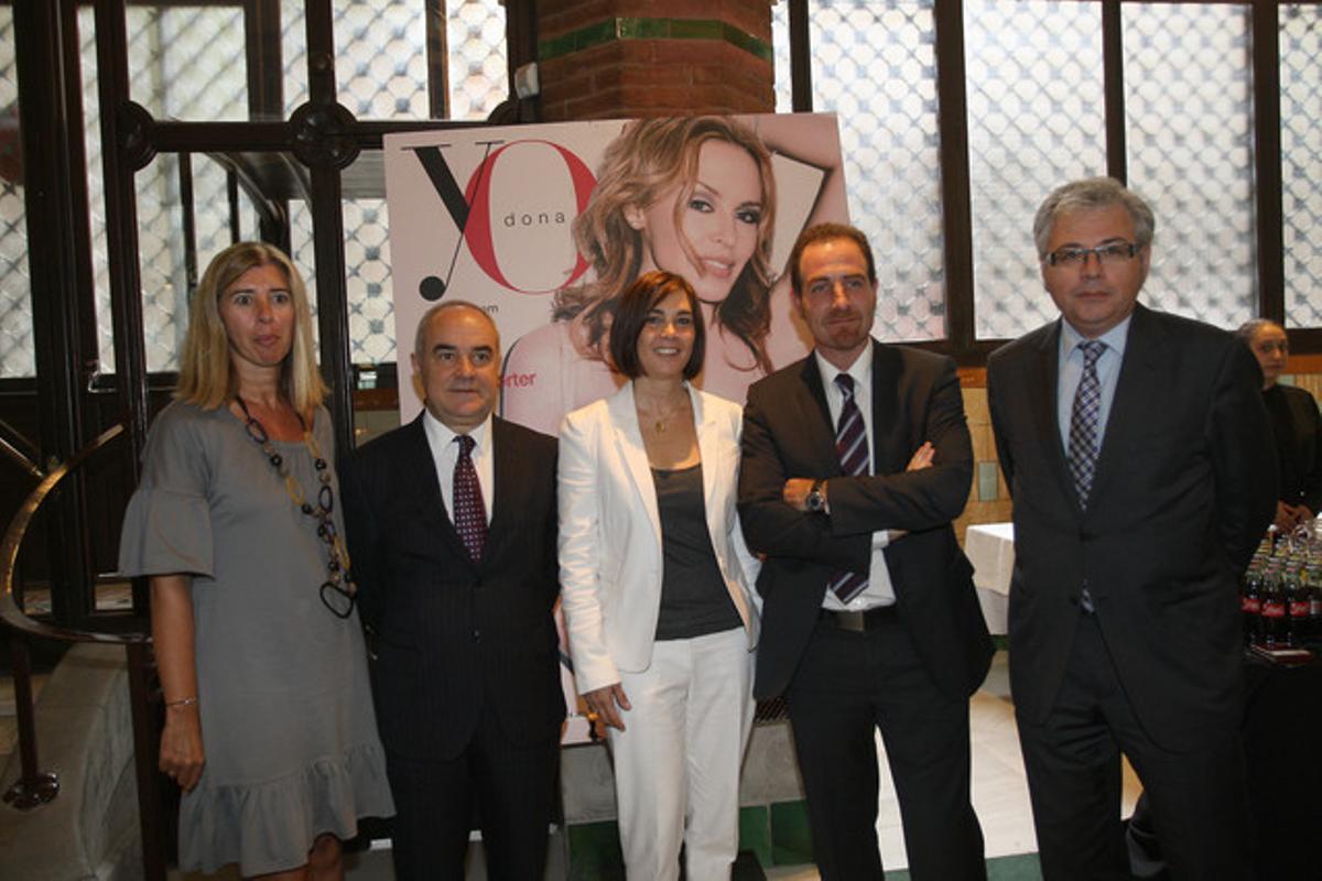 D’esquerra a dreta, Cristina Pascual, Alejandro de Vicente, tots dos d’Unidad Editorial; Charo Izquierdo, directora de ’Yo Dona’; Enric Hernàndez, director d’EL PERIÓDICO, i Álex Salmon, director d’’El Mundo’ a Catalunya. D’esquerra a dreta, Cristina Pascual, Alejandro de Vicente, tots dos d’Unidad Editorial; Charo Izquierdo, directora de ’Yo Dona’; Enric Hernàndez, director d’EL PERIÓDICO, i Álex Salmon, director d’’El Mundo’ a Catalunya.