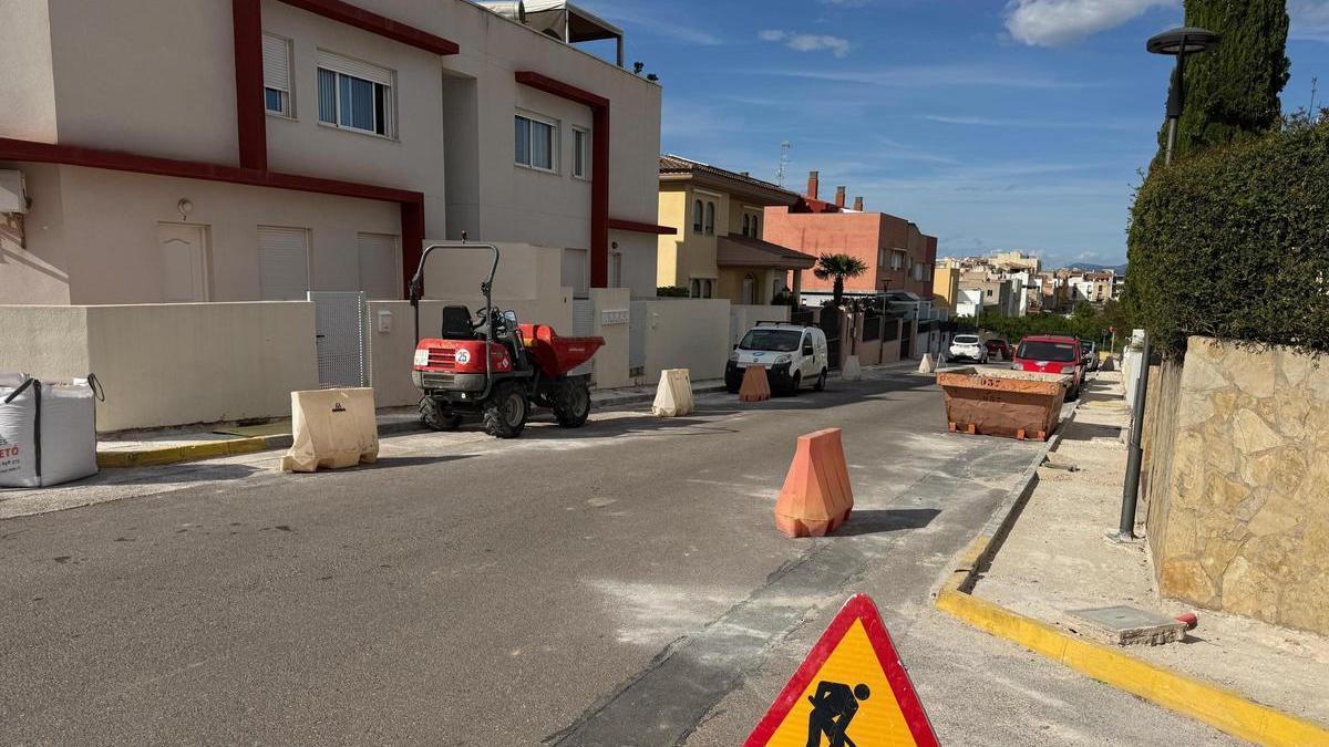 Els treballs han començat ja al carrer d'Alacant a Càlig.