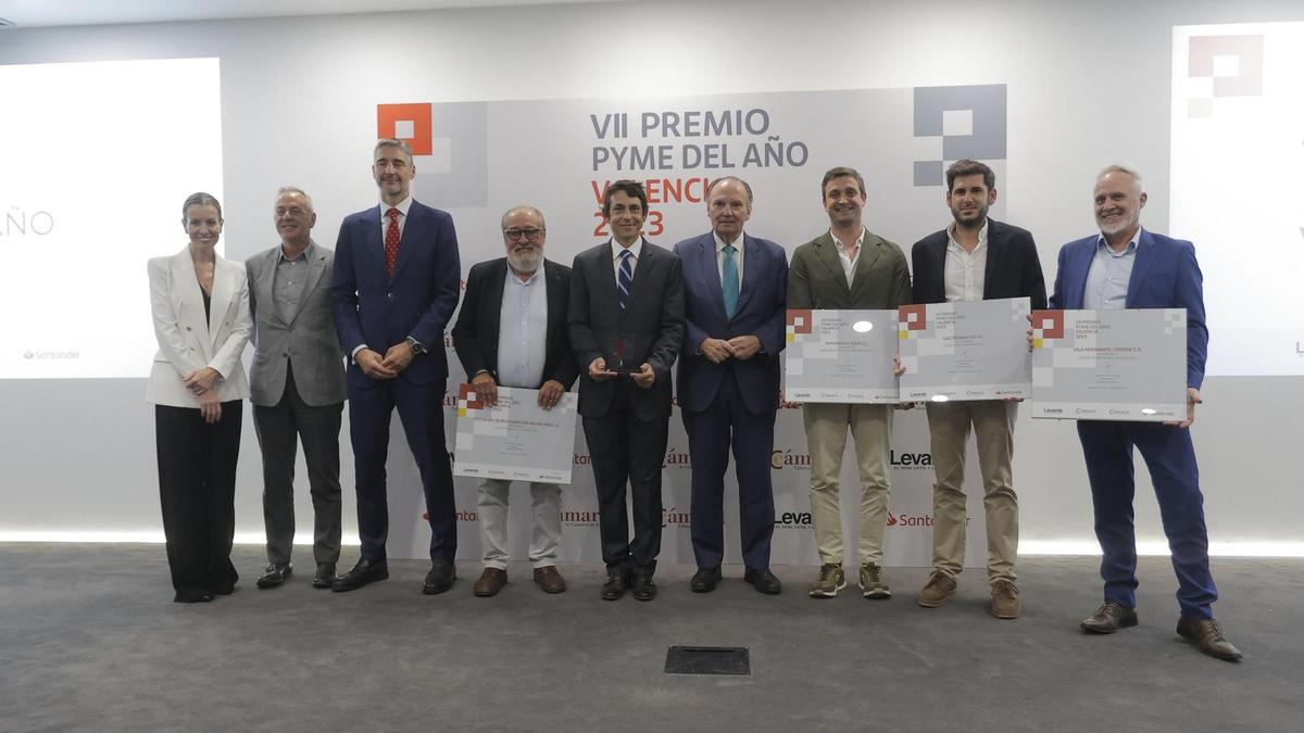De izquierda a derecha, Silvia Tomás (Levante), José Luis Valencia (Levante), Carlos Mendoza(Santander), Narciso Vicente (Nopar), Rubén Navarro (Inhaus), José Vicente Morata (Cámara), Juan García (Exponentia), Israel Baquero (Gastroadictos) y Javier Sánchez (Vila Hermanos)