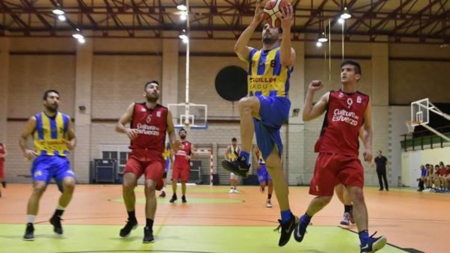 Lance del encuentro que volvió a perder el CB Alginet en la fase decisiva por el ascenso.