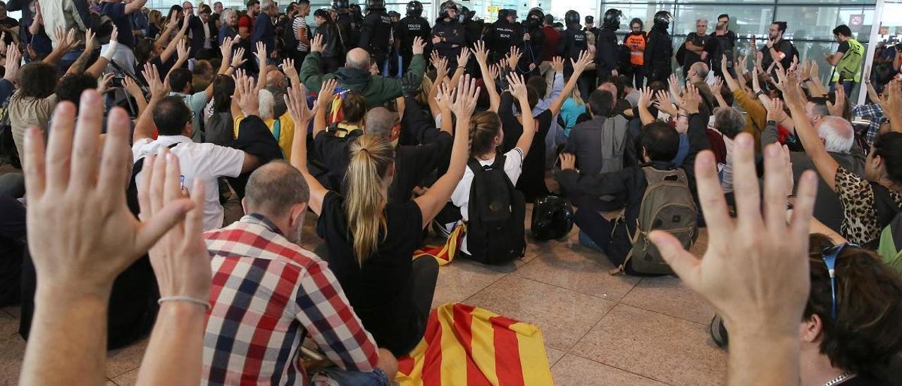 La protesta convocada por Tsunami Democrátic para bloquear el aeropuerto de El Prat en 2019.