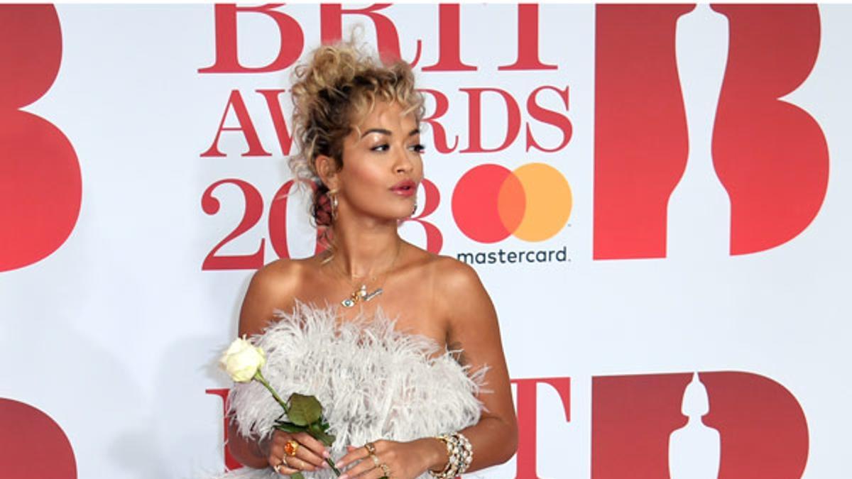 Rita Ora se viste de novia en los Brit Awards 2018