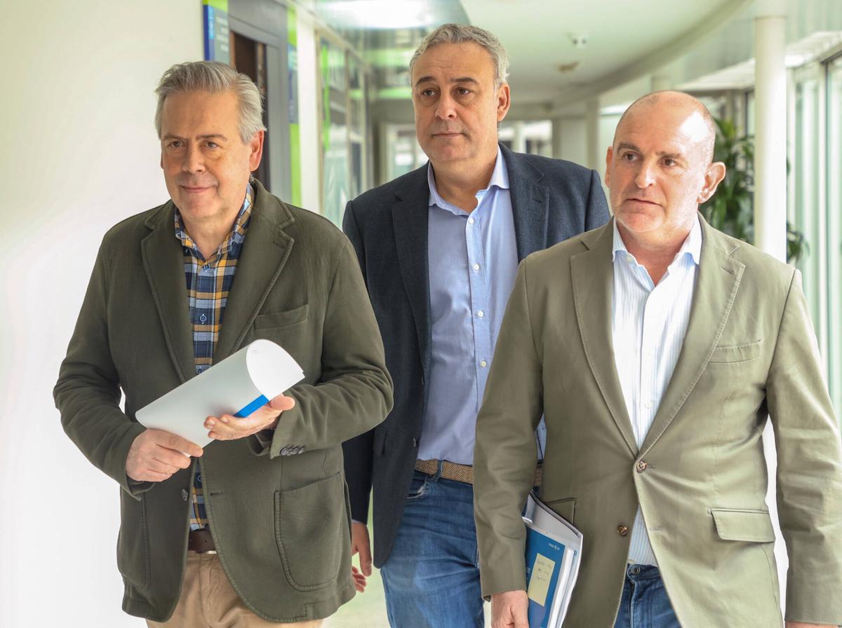 El conselleiro de Sanidade y responsables del Sergas, en la presentación.