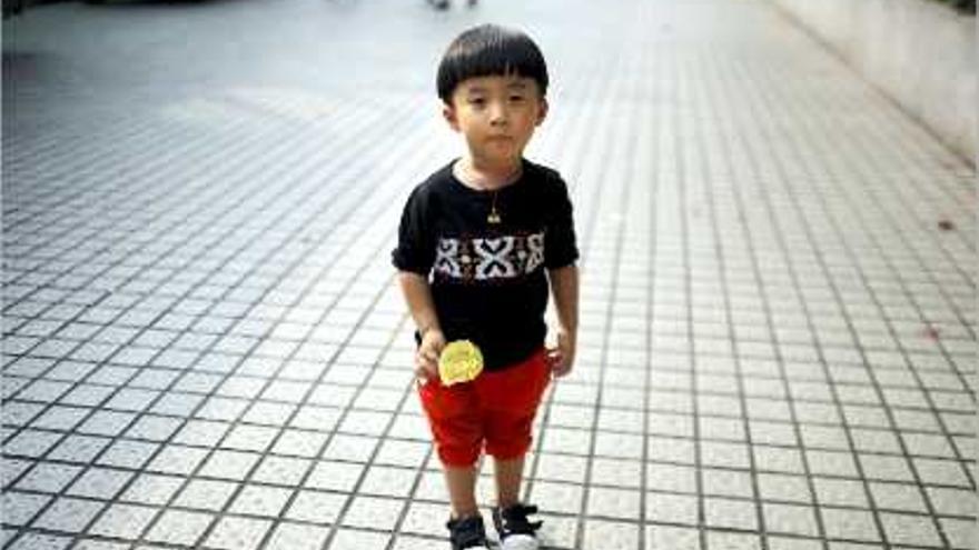 Els nens xinesos podran començar a tenir germans quan entri en vigor la nova normativa.