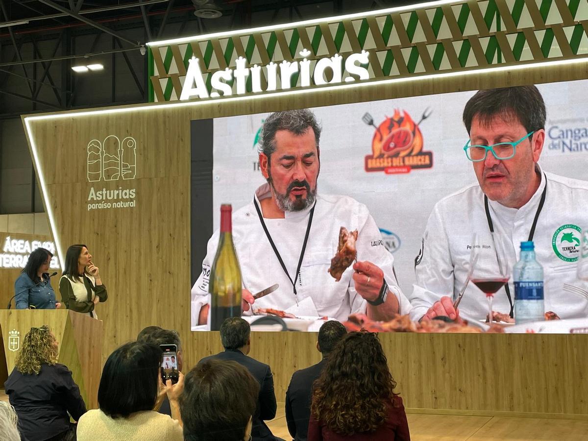 A la izquierda, Tania Rodríguez y Alba García durante la presentación en Fitur este jueves.
