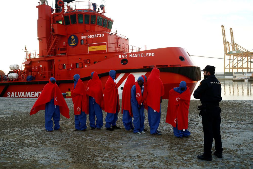 Llegan al puerto de Málaga 239 personas rescatadas de cuatro pateras