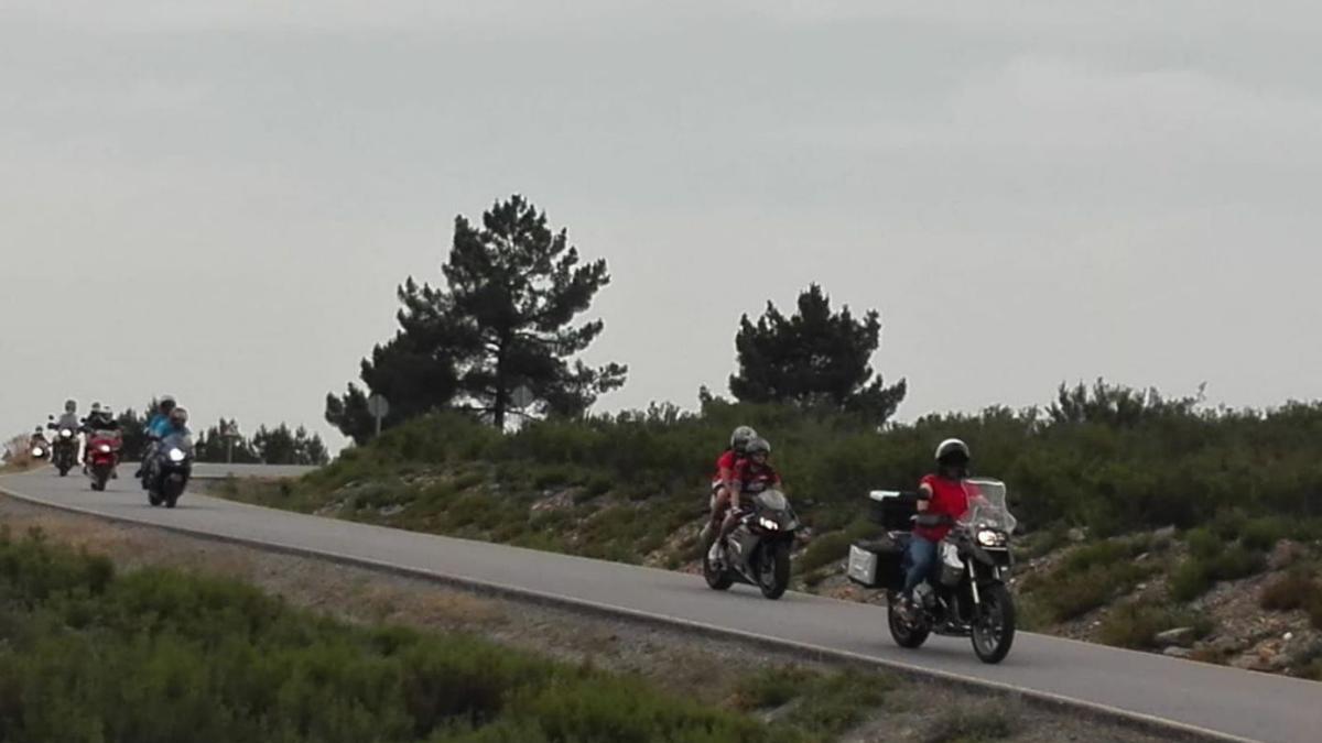 Turismo de motos en las carreteras de Sanabria. | A. Saavedra