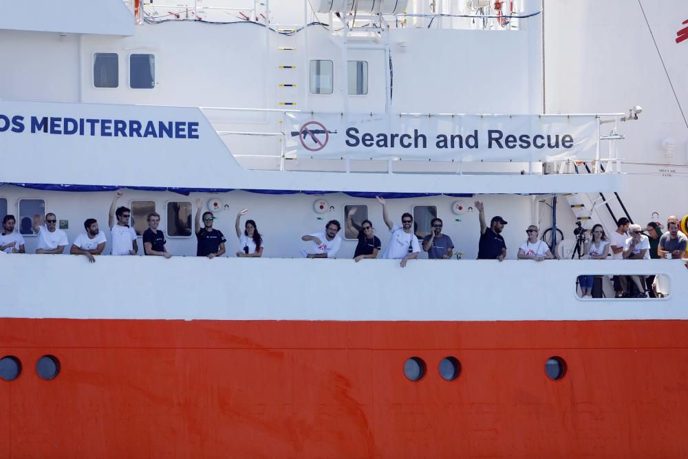 El 'Aquarius' abandona València para seguir con su labor humanitaria