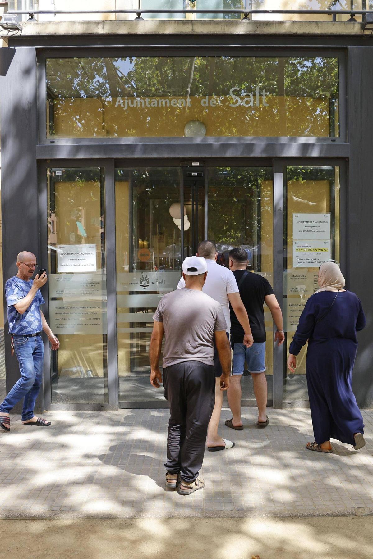 Les famílies negociaran aquest dilluns amb l'alcaldessa per trobar una solució