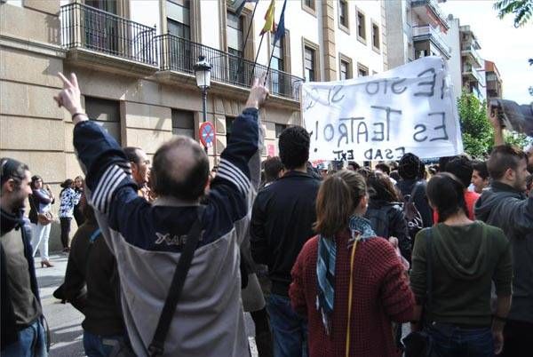 Imágenes de la protesta de estudiantes en Cáceres y la carga policial