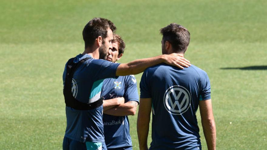 Carlos Ruiz, Raúl Cámara y Aitor Sanz, antes del entrenamiento de ayer en el Heliodoro.