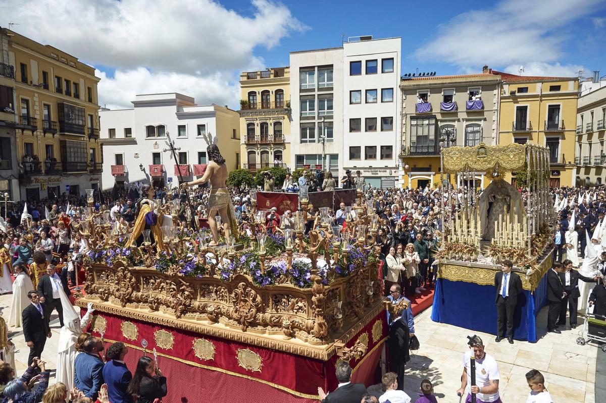El tradicional encuentro entre el Cristo Resucitado y la Virgen de la Aurora.