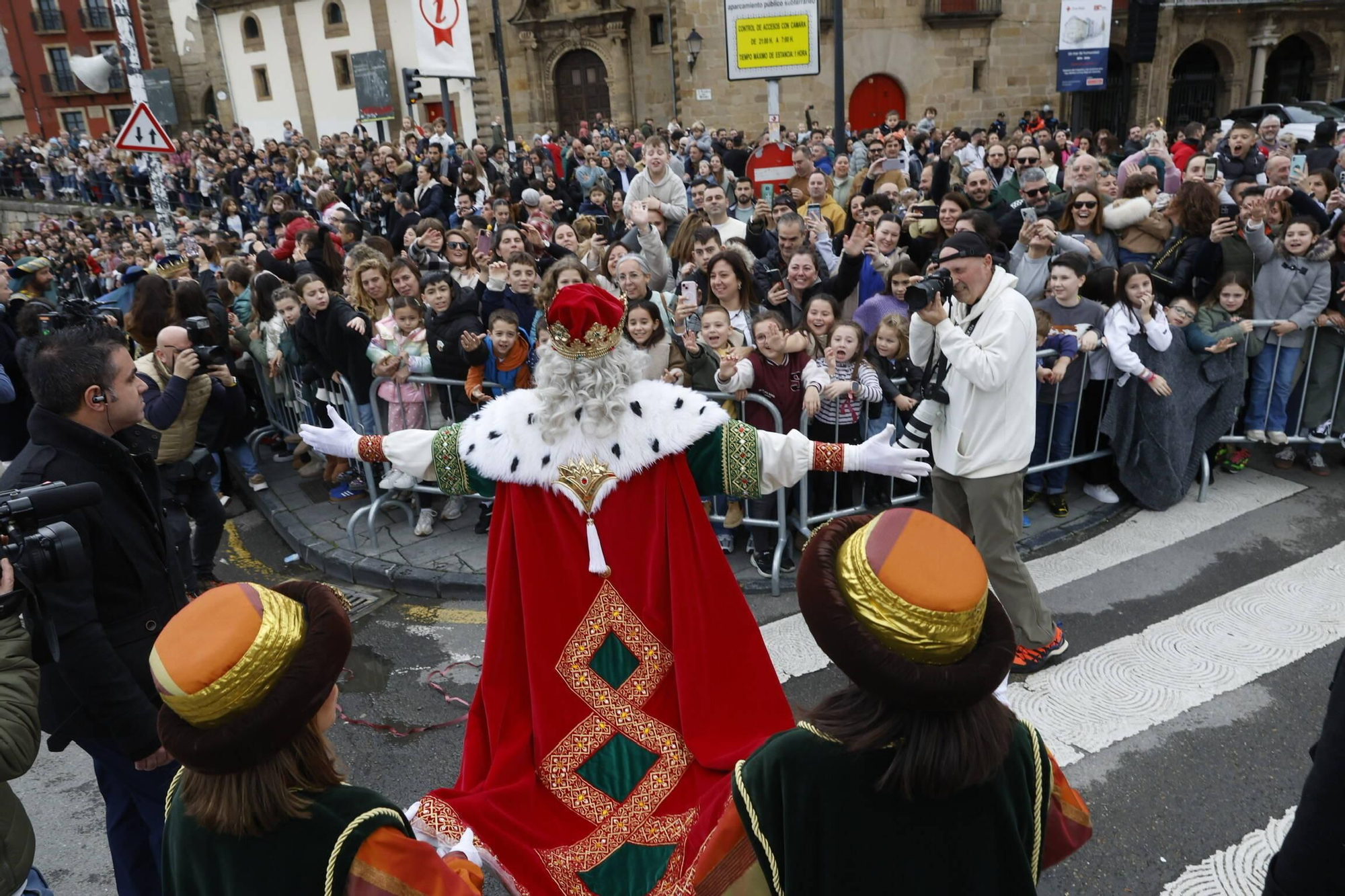 En imágenes: Los Reyes Magos desembarcan en Gijón