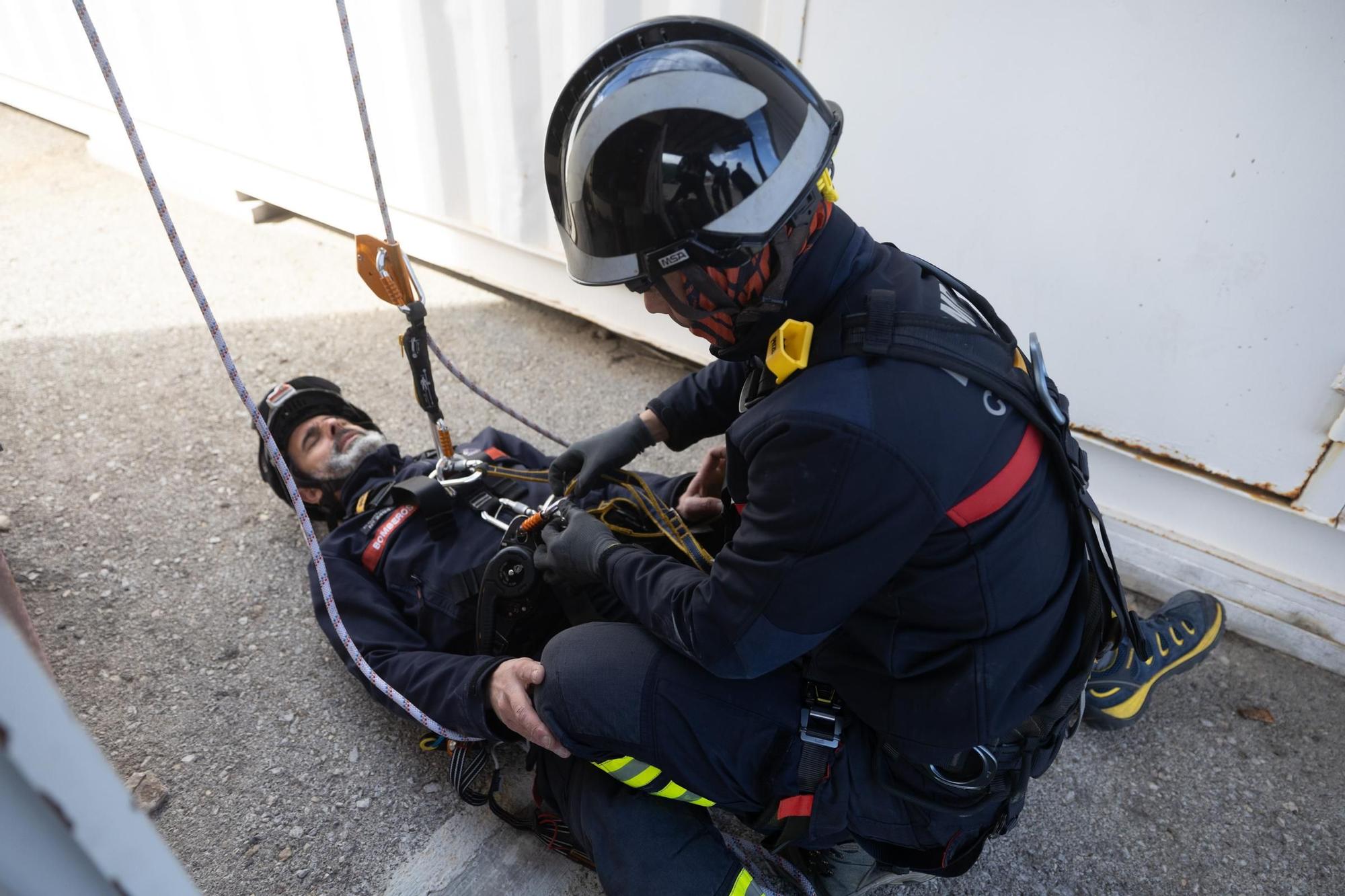 Rescates de los bomberos de Ibiza plantando cara al vértigo