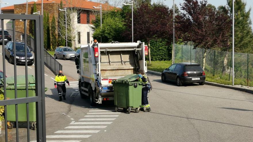 Camión recogida de la basura en Cangas. |   // G.NÚÑEZ