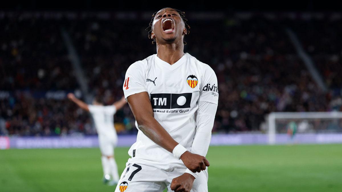 Ramazani celebra su gol contra el Levante UD