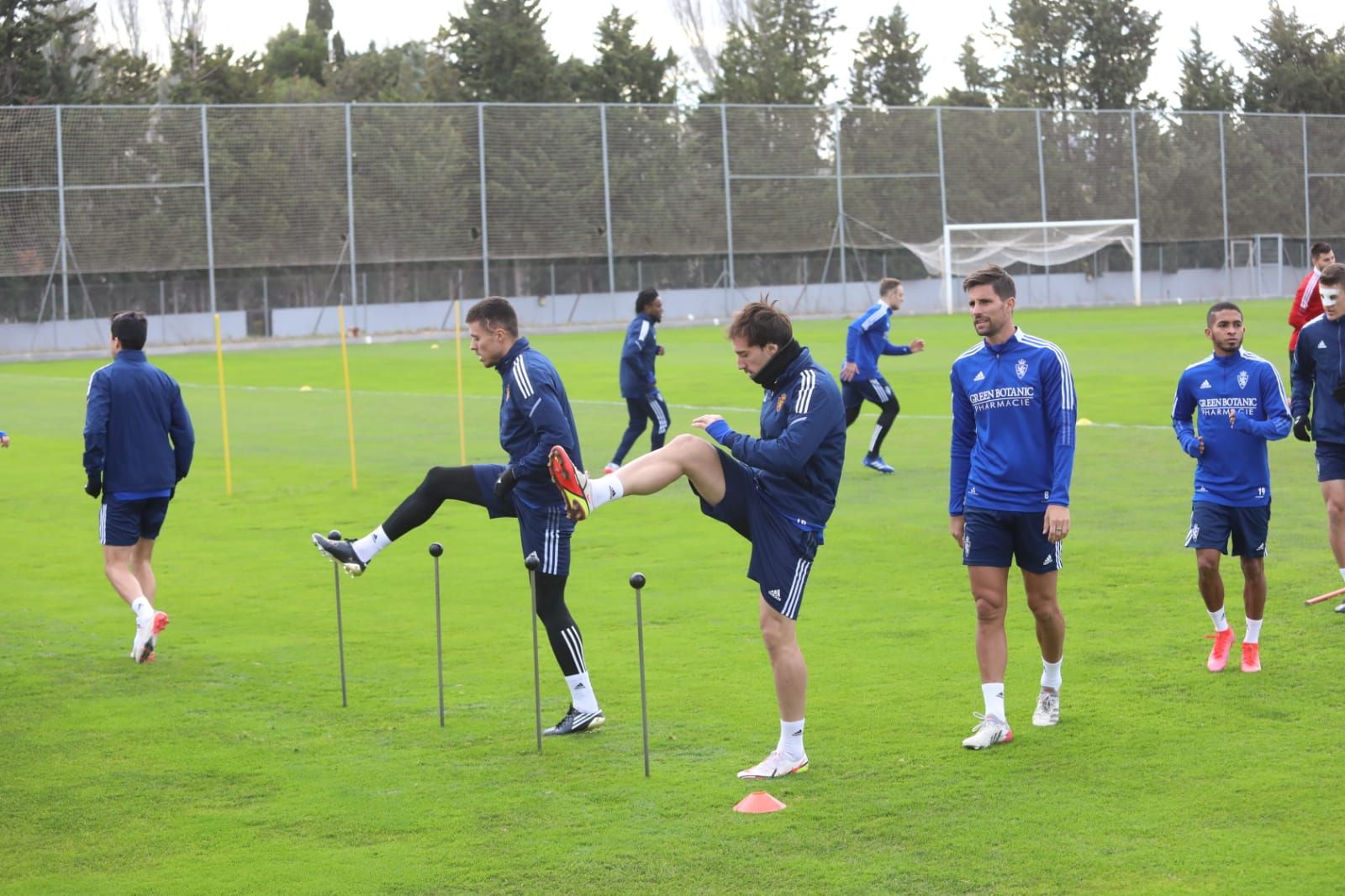 Fotogalería | El Real Zaragoza vuelve a los entrenamientos en grupo tras superar los test con el único positivo de Chavarría