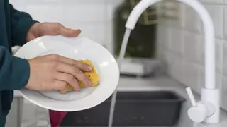 Los escurridores de platos bonitos y baratos que solucionan los problemas de espacio en las cocinas pequeñas