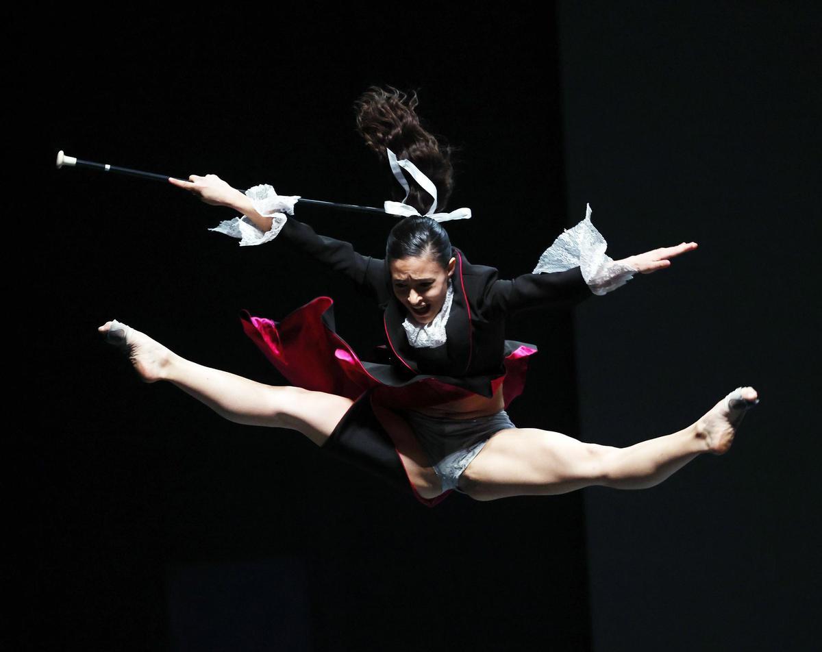 Una de las actuaciones de la categoría absoluta en el festival de baile "Vigo Porté"