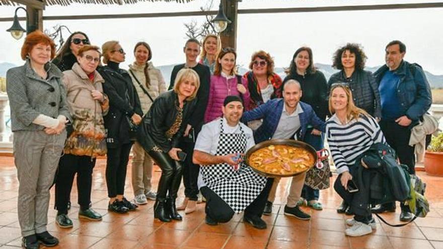 Importantes touroperadores rusos presentes en Cullera para conocer su oferta turística.