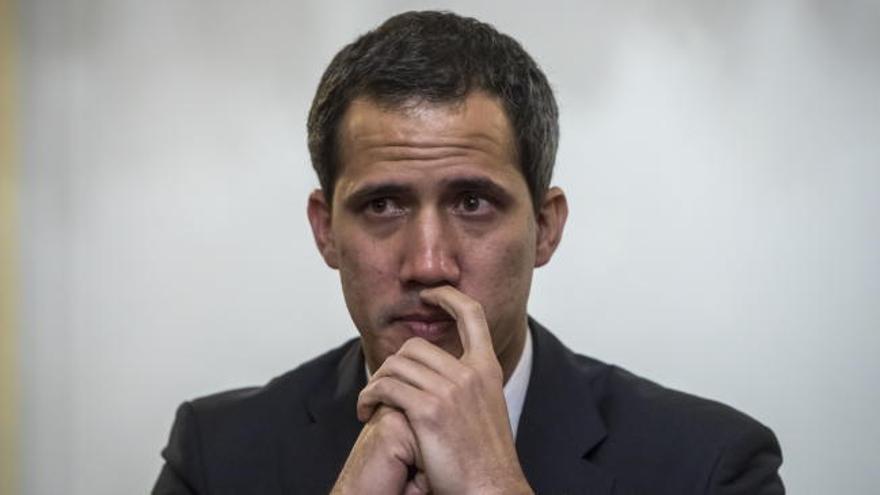 Guaidó asegura en París que España es "aliada de la democracia"