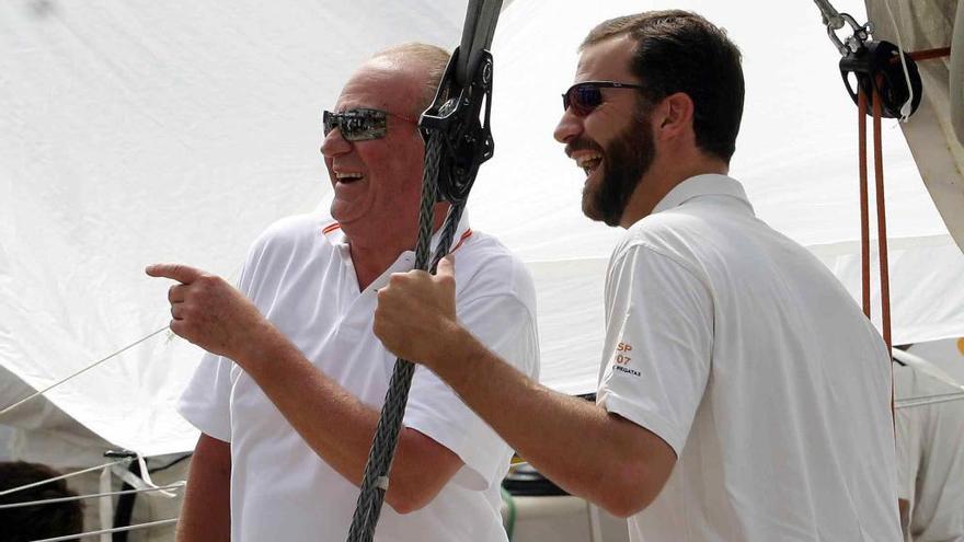 El Rey emérito, con Felipe VI, en Palma.