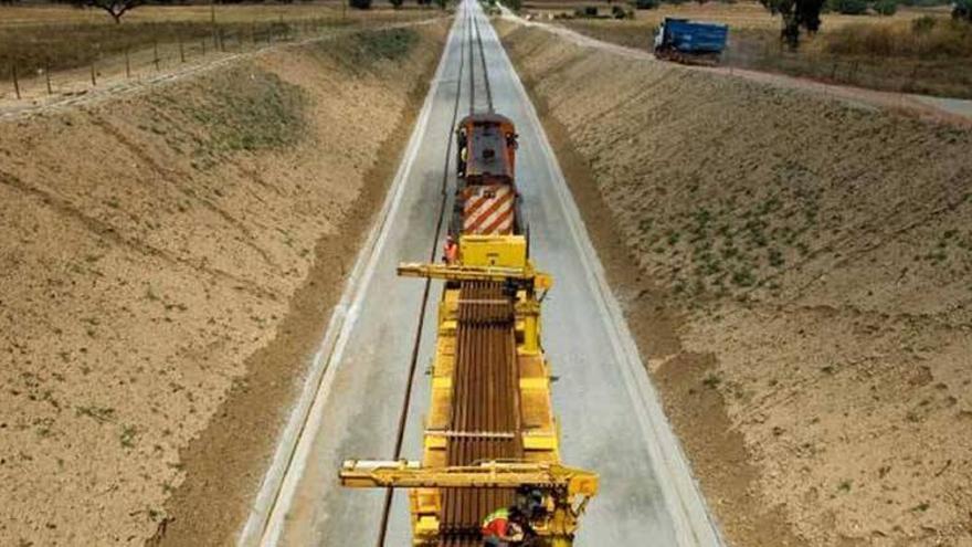 Bruselas propone a Portugal construir un tren alternativo al AVE