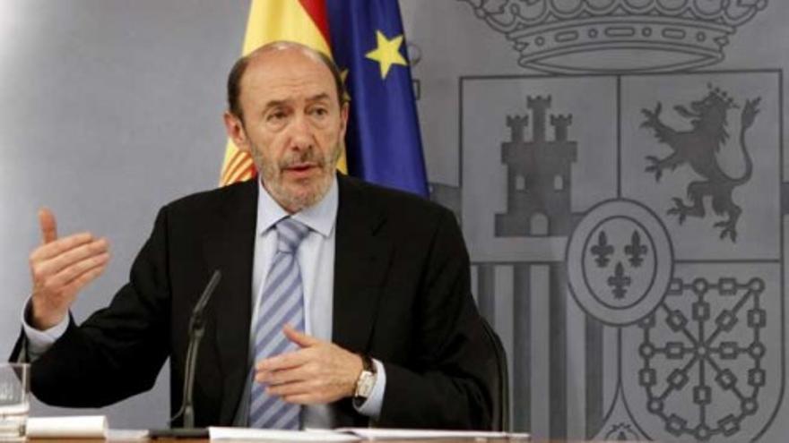 Rubalcaba: "El Gobierno acata y respeta la decisión sobre Bildu"