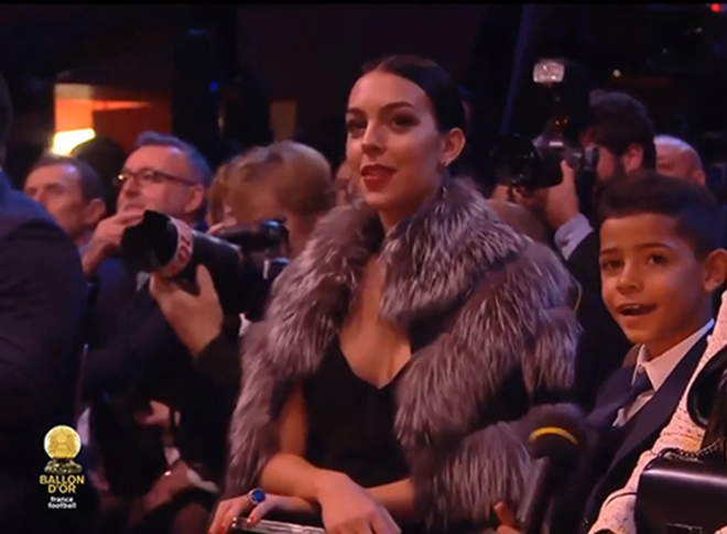 Georgina Rodríguez y Cristiano Jr en la entrega del Balón de Oro 2017