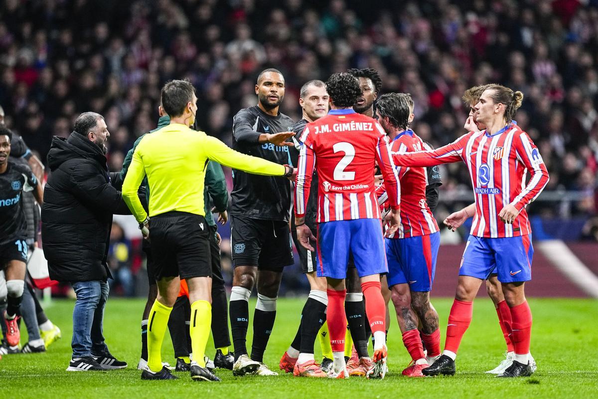 Pablo Barrios of Atletico de Madrid see the red card during the UEFA Champions League 2024/25 League Phase MD7 match between Atletico de Madrid and Bayer 04 Leverkusen at Riyadh Air Metropolitano stadium on January 21, 2025, in Madrid, Spain. AFP7 21/01/2025 ONLY FOR USE IN SPAIN. Oscar J. Barroso / AFP7 / Europa Press;2025;SPAIN;SPORT;ZSPORT;SOCCER;ZSOCCER;Atletico de Madrid v Bayer 04 Leverkusen - UEFA Champions League 2024/25 League Phase MD7;