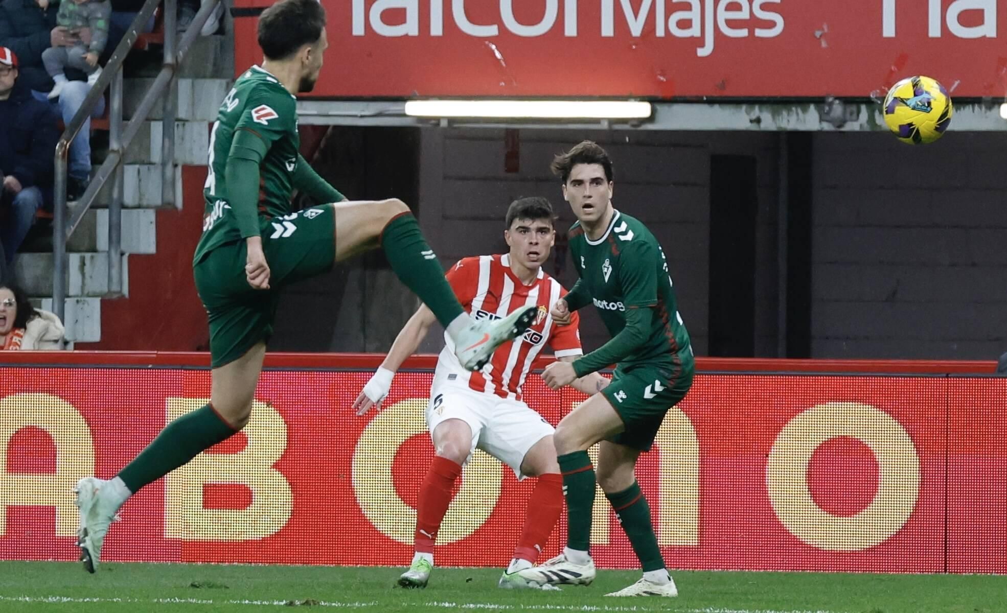 El partido entre el Sporting y el Eibar, en imágenes