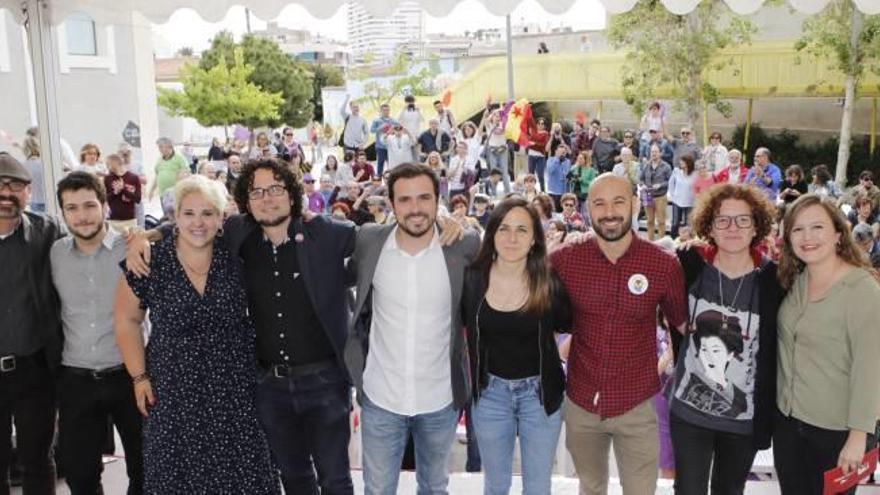 Guijarro, Estañ, Romero, Simón, Garzón, Belarra, López, Moreno y Quesada en el mitin de Podemos-EU, ayer en Las Cigarreras.