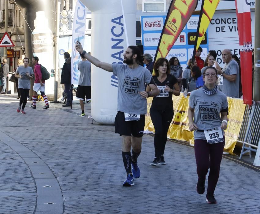 Daniel Bargiella se proclamó ganador de una carrera que llenó Vigo de humanidad