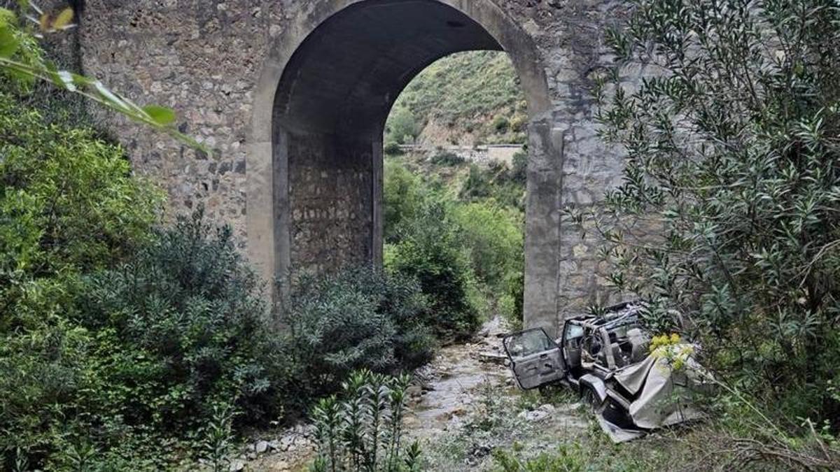 Puente desde el que cayó el vehículo, con una altura de unos 10 metros.