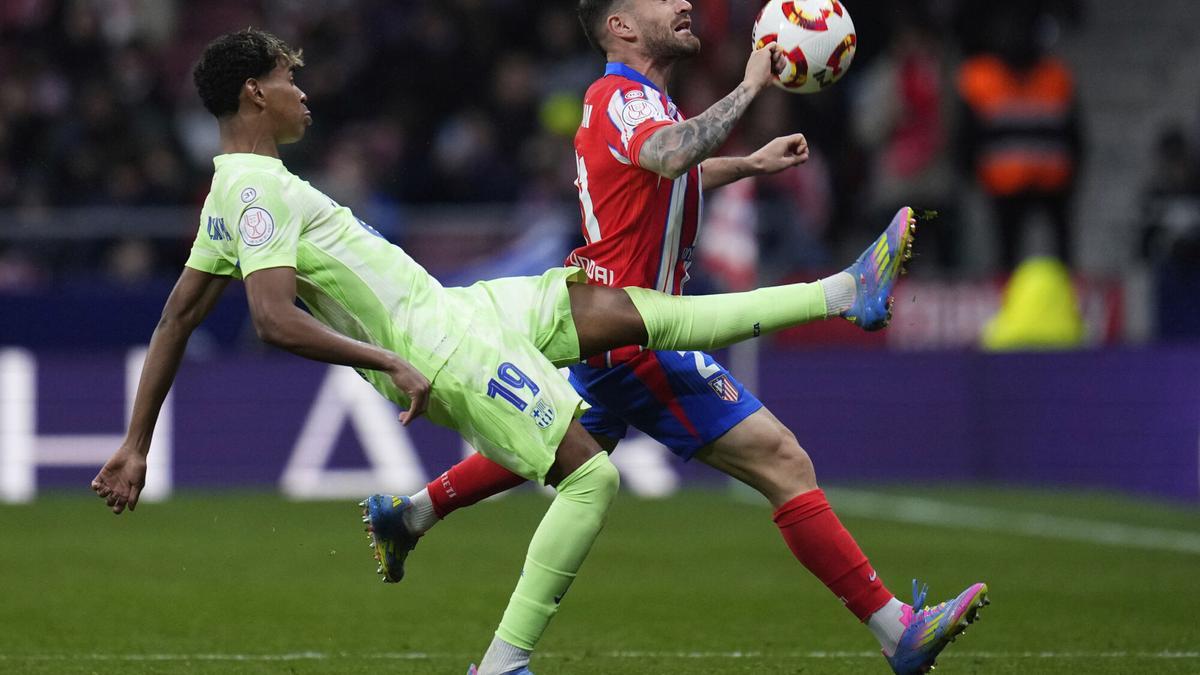 Atlético de Madrid - FC Barcelona : La entrada de Azpilicueta a Raphinha