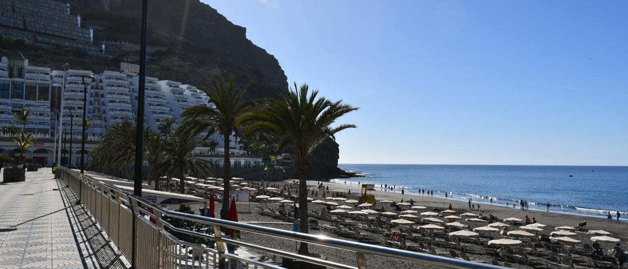 El paseo de la playa de Taurito contará con espacios con sombra y baños