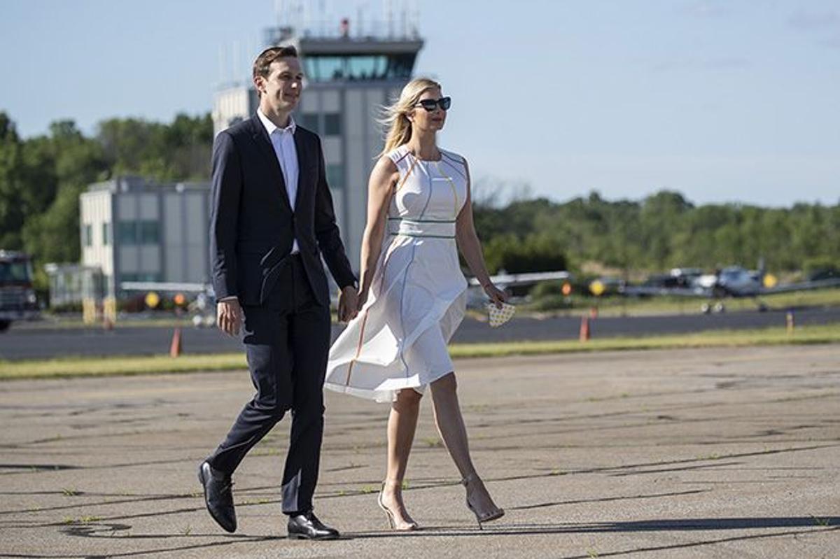 Ivanka Trump y su marido, Jared Kushner, en el aeropuerto de Morristown