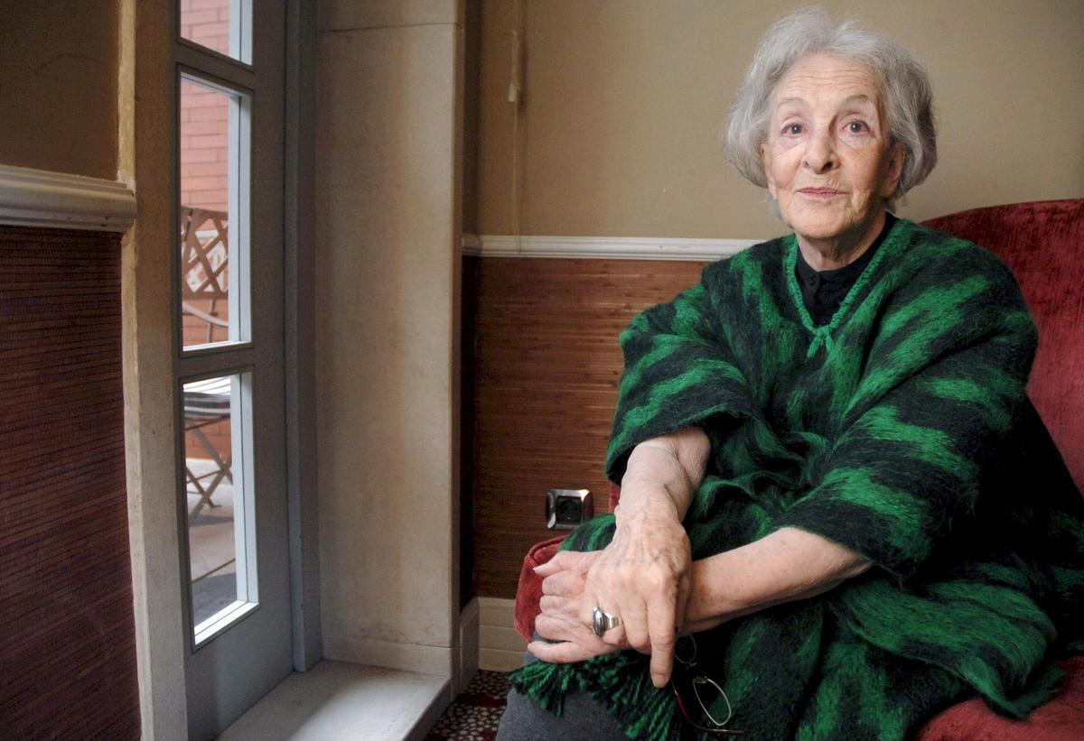 La revista incluye una entrevista con la uruguaya Ida Vitale.